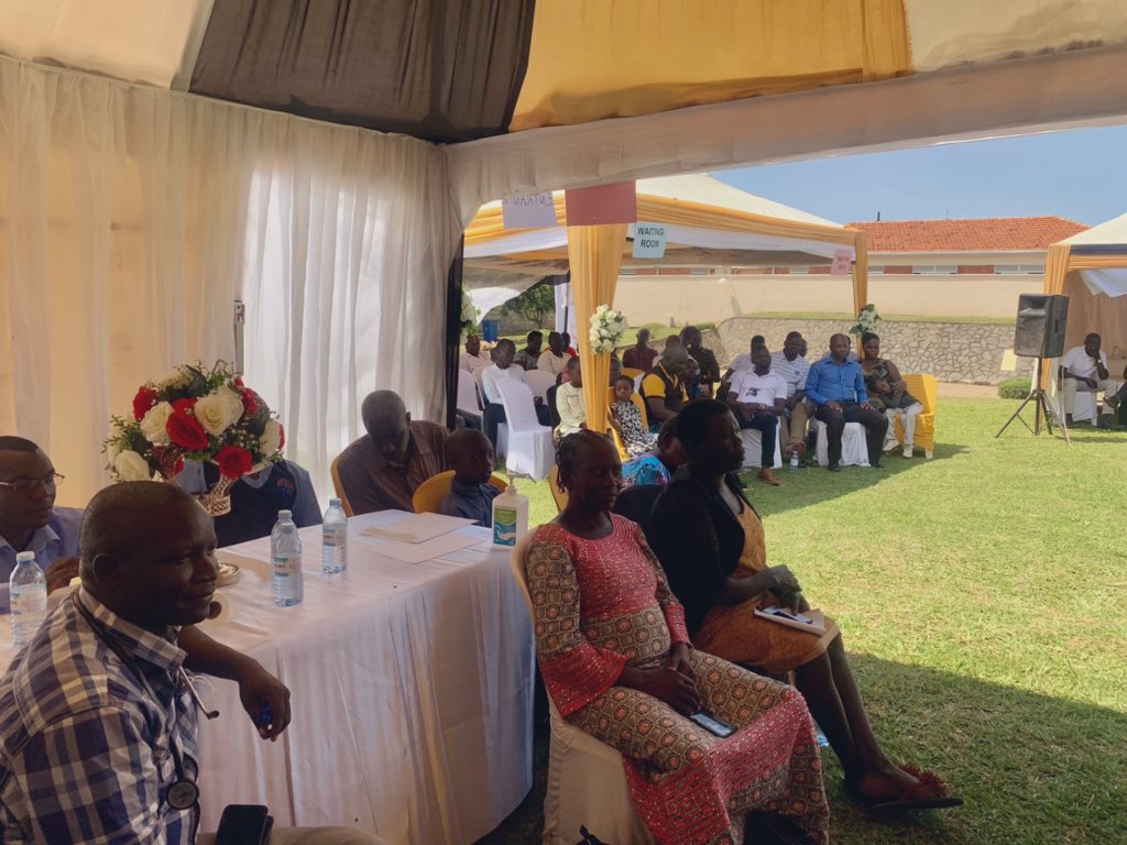 HeartUganda's tweet photo. Your heart health matters! @BOU_Official Staff (Arua branch) learning valuable tips and insights for managing the heart by @DrRutahaba from @HeartUganda Stay healthy and informed. #ForYourHeart #HypertensionManagement https://t.co/iyHRPz4nDh