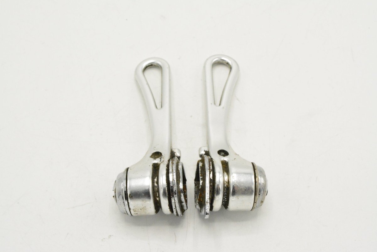 Und wieder haben wir etwas neues in unserem Onlineshop.
Simplex SLJ 4th Type Schalthebel 
Jetzt hier bestellen! der-ritzler.de/products/simpl….
#rennrad #vintagebikes #velo #racer #racingbike #racebike #cycling #cyclinglife