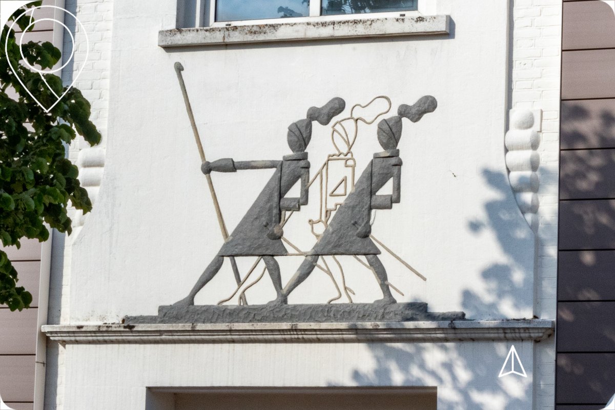 Het kunstwerk ‘Reliëf 3 Suisses’ is gemaakt door een onbekende kunstenaar. Het cementen reliëf bevindt zich op een industrieel gebouw in de Kanaalzone Noord-Oost Tilburg.

Bekijk hier het kunstwerk van de week: soeq.nl/kunstwerk-van-…

#reliëf #Tilburg #kanaalzone #3Suisses