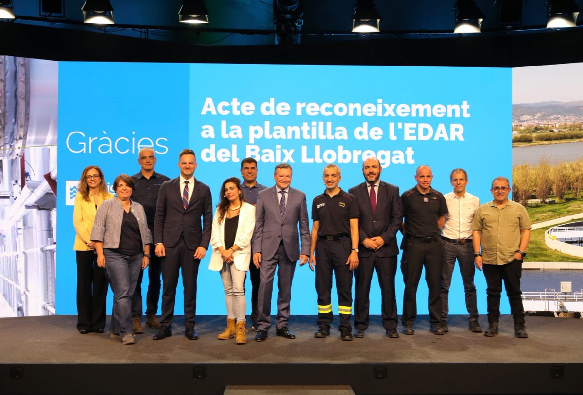 angelsimon_'s tweet photo. Encuentro con el equipo de @aiguesbcnclient de la ecofactoría del Baix Llobregat. En todo momento y ante cualquier reto, demuestran su compromiso, excelencia y profesionalidad en una infraestructura estratégica para afrontar la sequía y garantizar el ciclo del agua. https://t.co/wazQTmdFRA