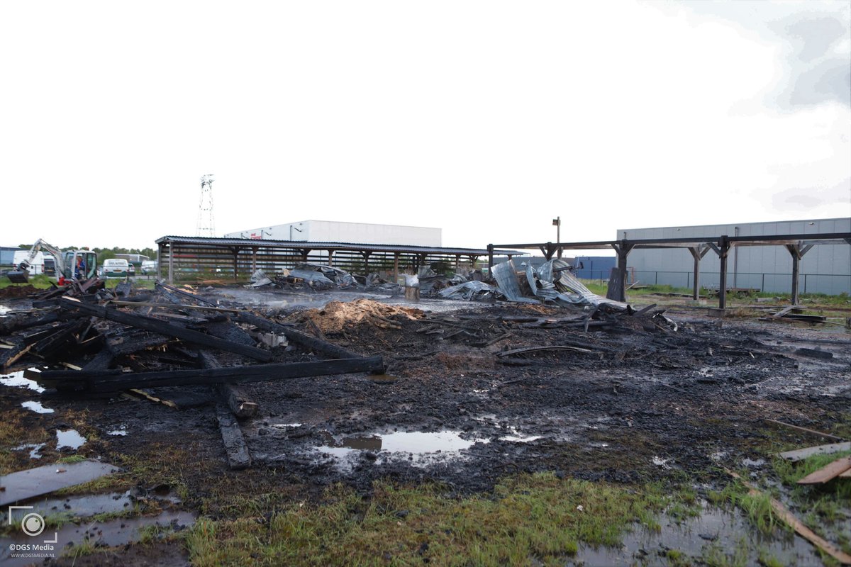 Grote brand legt bedrijfspand in de as aan de Mandenmaker in Stadskanaal

Meer lezen op dgsmedia.nl of instagram instagram.com/mediadgsnl/

Video youtu.be/AQVeNeZyA9A

#brand #grotebrand #stadskanaal #brandweerstadskanaal @brandweerstadskanaal #brandweer2eexloërmond