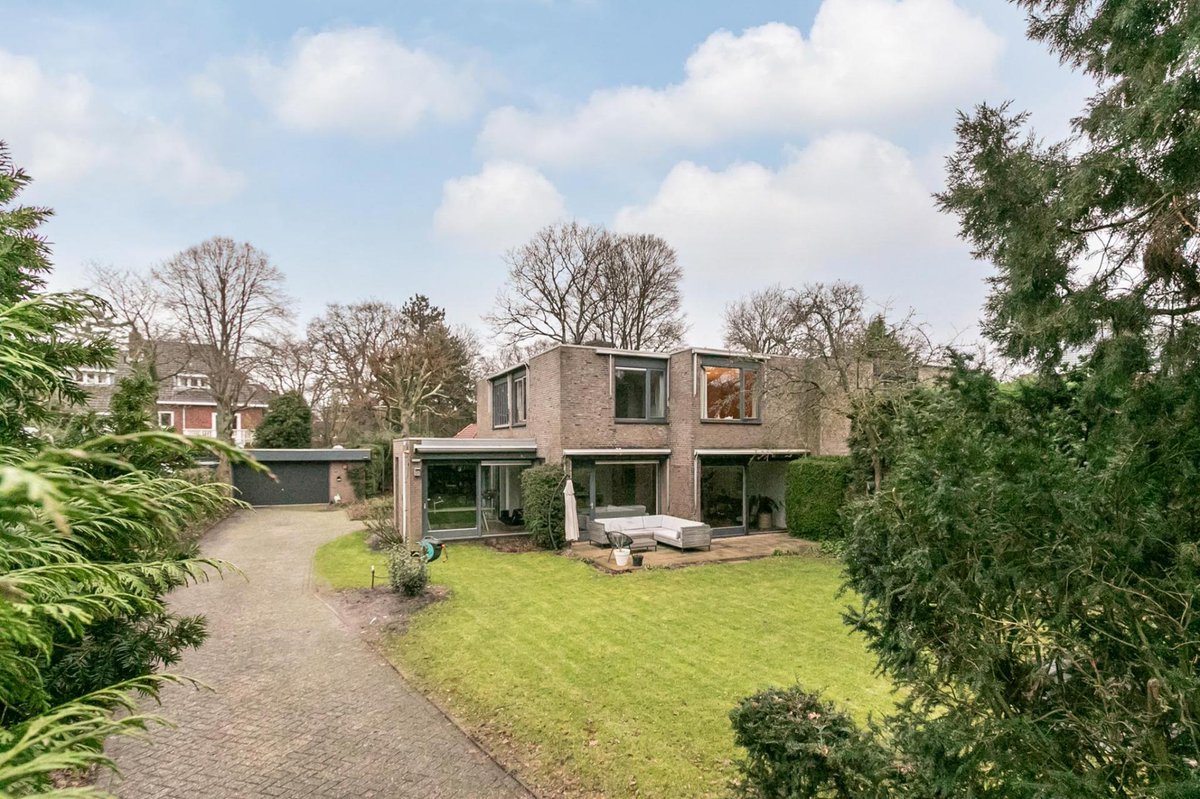 puurmakelaars's tweet photo. Te koop: #Woonhuis, Merellaan 16  #Aerdenhout Energielabel C. Vraagprijs € 1.585.000. Info: https://t.co/eLliNXgBm2 https://t.co/OZ29tEyWZ4