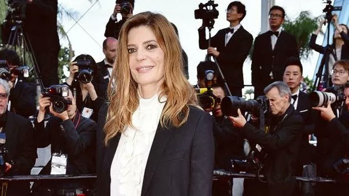 Delcroixx's tweet image. #ChiaraMastroianni, maîtresse de cérémonie du #FestivaldeCannes : «Je suis assez maladroite, comme #PierreRichard dans La Chèvre...» tvmag.lefigaro.fr/programme-tv/c… via @Figaro_Culture