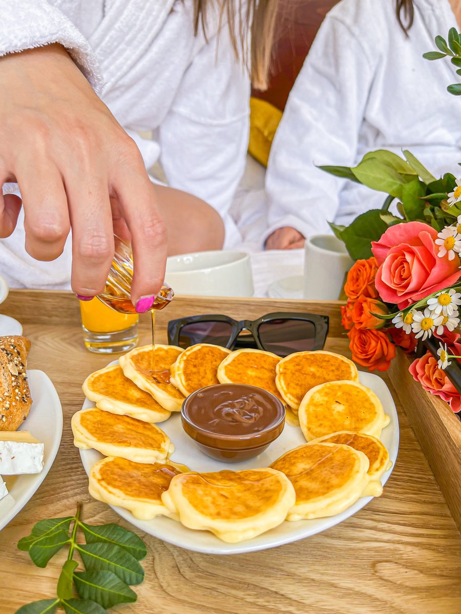 summerhotels_'s tweet photo. Miam 😋, on passe à table !
De délicieux pancakes cuits à la minute vous attendent au buffet petit-déjeuner de l'Hôtel Brice Gardern et de l'Hôtel Masséna à Nice.
Plutôt pâte à tartiner ou sirop d'érable 🍁 ? Ou les deux 🙈

#Cotedazurfrance #Bestwestern https://t.co/p2HRUbPBFA