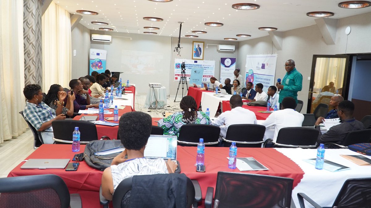 Christian12Noel's tweet photo. #Youtlab:Depuis ce 15Mai à Bukavu #RDC,je prends part à 1 formation de renforcement de capacités ds le cadre du prog. régional d dialogue transfrontalier et autonomisation des jeunes pr la ☮️ ds les GL.
Les Jeunes ont 1 rôle à jouer pr faire de notre région 1 havre de paix&dvlpt. https://t.co/LrRsbxmUWt