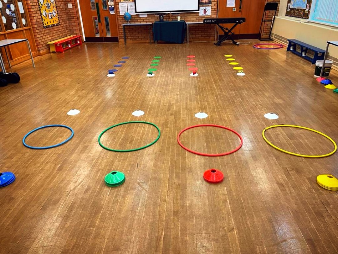 RBGym_Sam's tweet image. Year 2 at Jessons enjoyed playing target games to help them &apos;make equal groups by sharing&apos;. It was great to see how confident children became throughout the lesson with this objective 👏🏼 #MathsOnTheMove #ActiveLessons #MathsChat #PhysEd #MathsIntervention