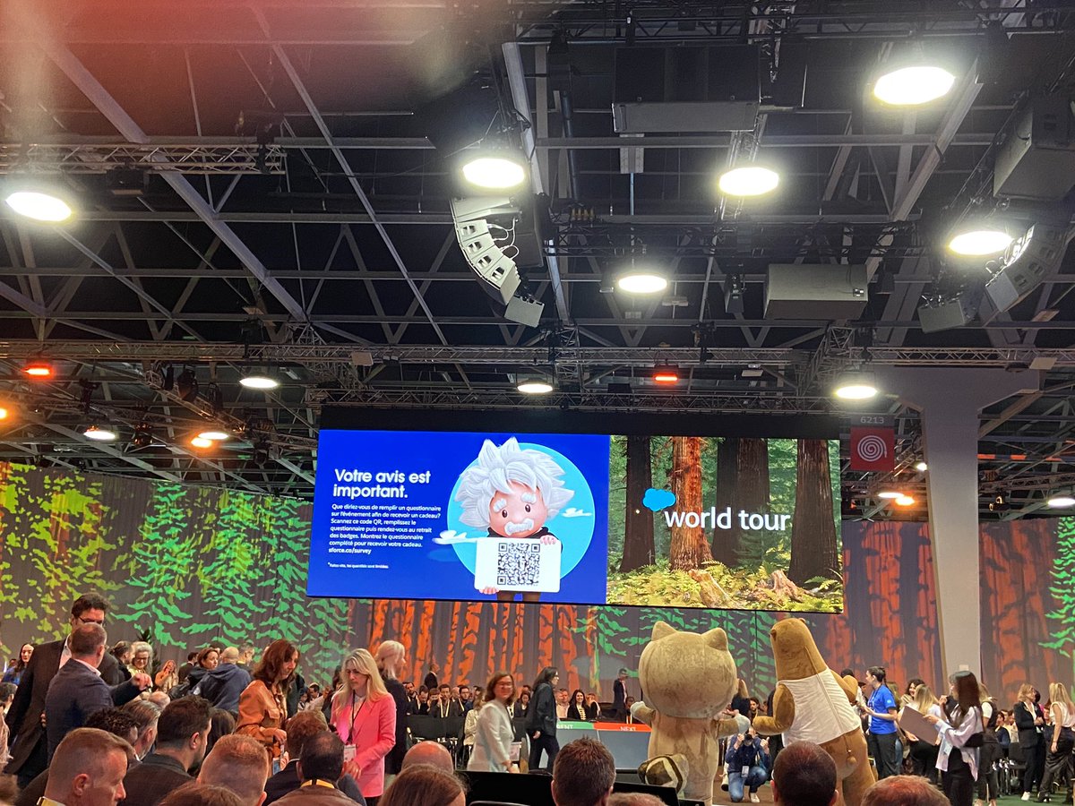 VPETORIN's tweet photo. En direct du #salesforcetour 2023 …. 5 minutes avant le début de la conférence d’ouverture !! @SalesforceFR @CCIBdxGironde https://t.co/Iys0enmNAF
