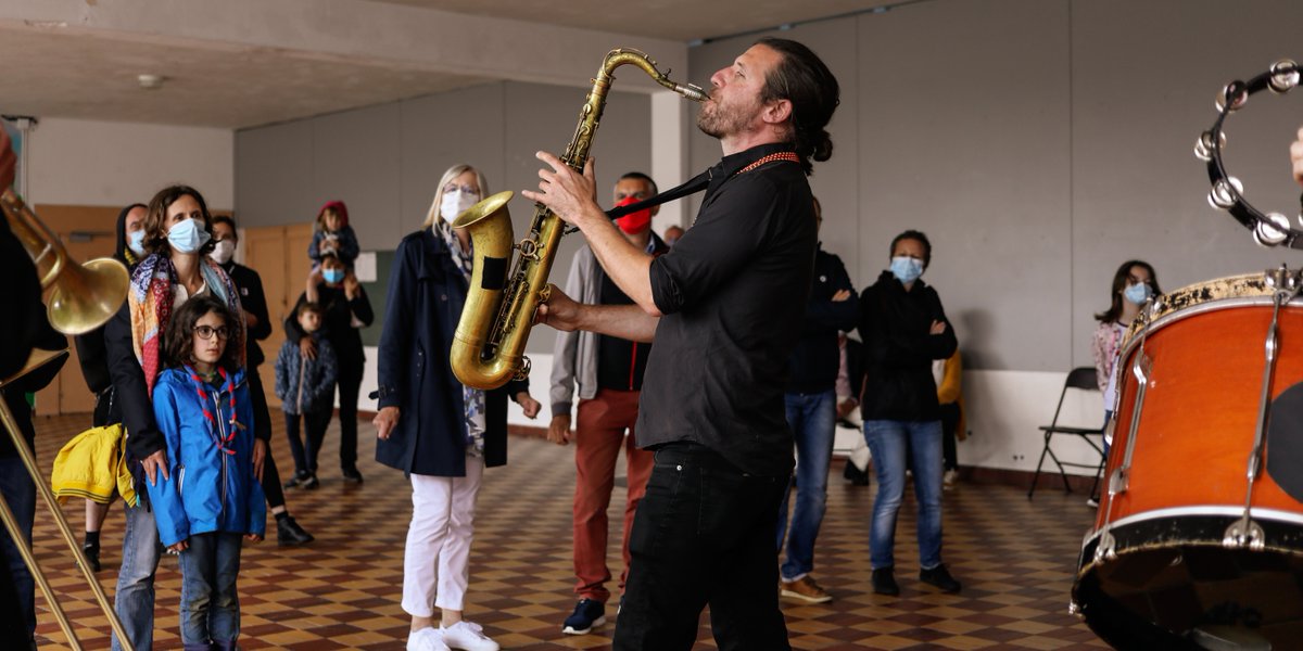 MetropoleLille's tweet photo. 🎶 Les Belles Sorties continuent !
👣 Au programme : des spectacles, du théâtre, du cirque, des concerts... Le tout à deux pas de chez vous et au tarif très accessible (5 € maxi).
↪️ Infos et programmation : https://t.co/2sOydvVsSi https://t.co/bsLpM8EFtO