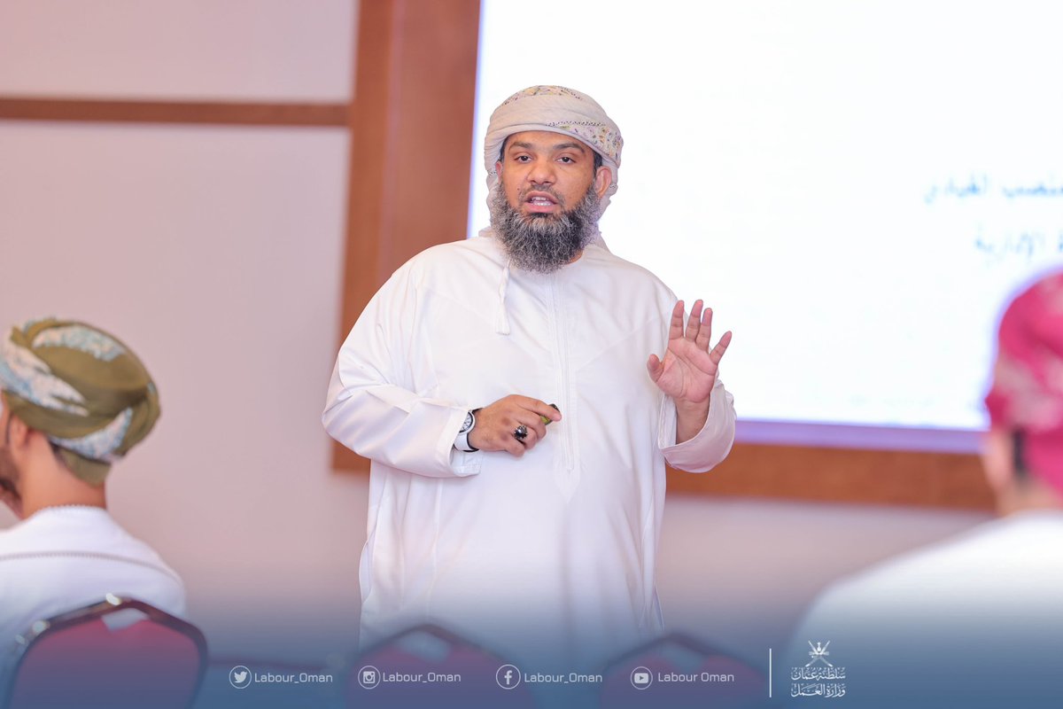 Labour_OMAN's tweet photo. نظمت #وزارة_العمل ممثلة بدائرة التدريب والتأهيل ورشة عمل بعنوان القيادة الإدارية والتي تستهدف مديري ورؤساء أقسام تدريب وتنمية الموارد البشرية ومن في حكمهم من موظفي وحدات الجهاز الإداري للدولة بهدف إكسابهم مفاهيم ومهارات القيادة الإدارية لتحقيق الأهداف المشتركة. https://t.co/9Vwh5AEyCJ