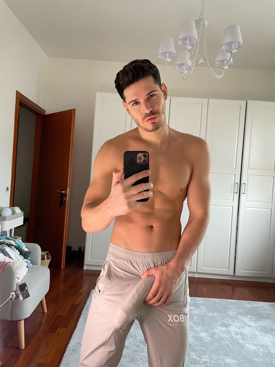 witkqmwnshayte's tweet photo. Your breakfast sausage for your workout at the gym is served #fitness https://t.co/HISQ8AJHix https://t.co/aXqvuYuIbp