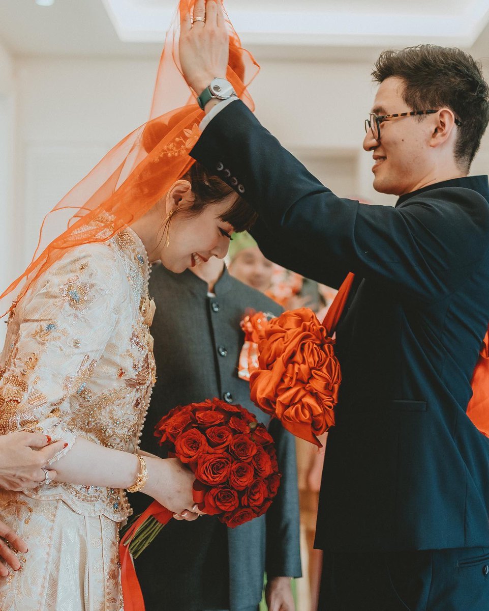 AndrewkoeStudio's tweet photo. Celebrating the moments of Edmond & Giselle
>>>> swipe for more
___
#andrewkoestudio #husbandandwife #photography #malaysianwedding #weddingphotography #sonyalpha #sonyalpha7iv #sonymalaysia #lowkeyfilmlighting #weddinginspiration #capturingemotions #wedding https://t.co/ha4UVCn8B9
