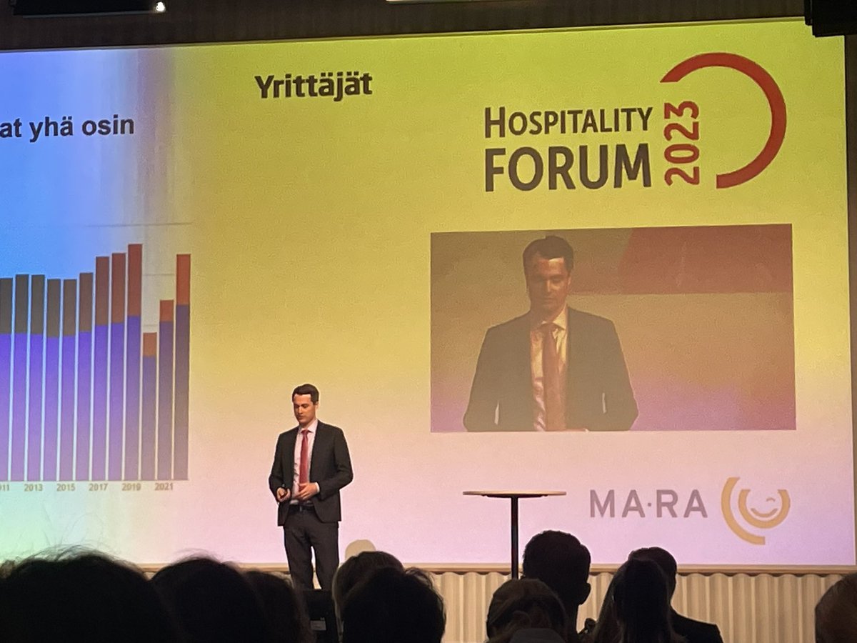 saratall's tweet photo. Mara Hospitality Forum kokoaa alan tekijät tärkeiden teemojen äärelle. 
Kajoa horisontissa, mutta ”pitää vielä kulkea sadepilven läpi”.Tilanne haastaa: muutoskykyä tarvitaan kaikilta toimijoilta.”Kaikkeen tottuu, jopa sotatilaan naapurissa”@JuhanaBrotherus
#hospis2023 @wwwMaRafi https://t.co/lrO4HqDG23