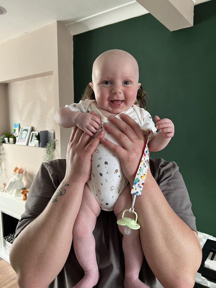 So I’ve not tweeted in like half a year, but yo, I have a baldilocks three month old and he’s a legend #moonhead 🌝