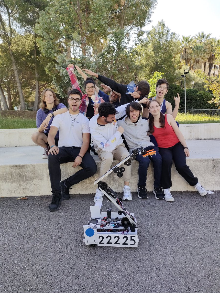 Retour  <a href="/marabouteurs/">Lord Apagnaye🤙</a> , club robotique du voyage à Lyon.   2 prix, vice champion et prix du jury ! Bravo à tous, filles et garçons en spécialités #NSI #Maths #PhysiqueChimie merci à vos professeurs et aux entreprises partenaires.
