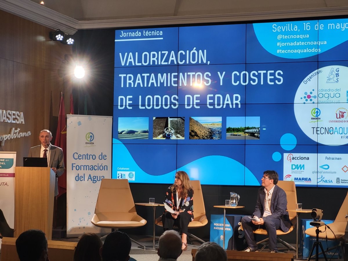 tecnoaqua's tweet photo. #JornadaTecnoaqua Inaugura Jaime Palop, consejero delegado de @emasesa junto a Natividad Fernández Moriña, presidenta del GBS y jefa de planta EDAR Copero UTE @Facsa_es-Sando y Rubén J. Vinagre García, coordinador editorial de @tecnoaqua https://t.co/KwYA1nj1CH
