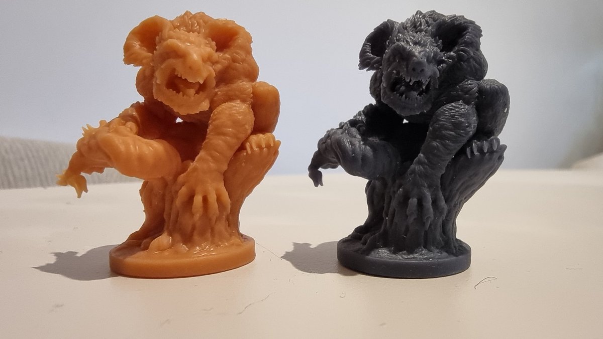 PlatypusInd's tweet photo. Comparing the factory print vs the in-house print. I think we do a pretty good job! 
(Left: Factory right: Platypus Industries)
@hjmboardgame

#3Dprinting #boardgames #dropbears #boardgamedesign #miniatures #tabletopgames https://t.co/ysZ1JSOPac