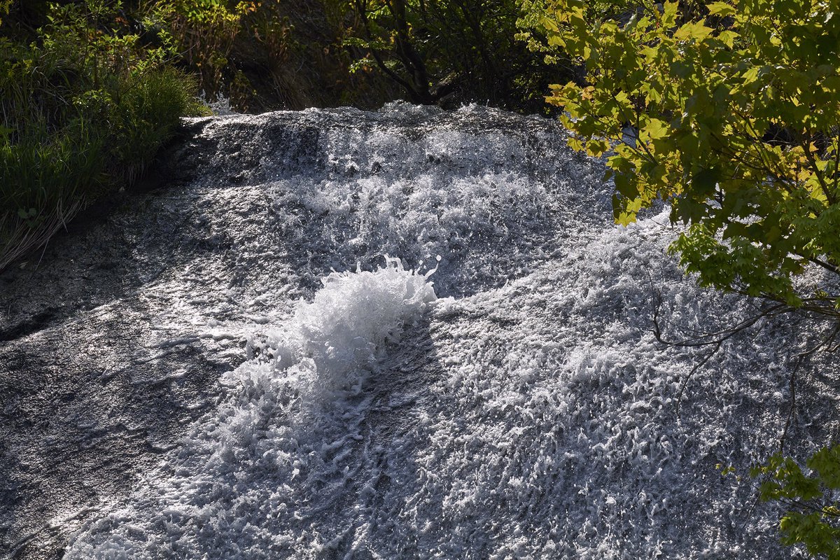 SONYαアカデミー撮影ツアーで出会った名もなき滝と春もみじ。#林明輝写真美術館 #Leofoto林明輝LS284CLin #ファインダー越しの世界 #キリトリセカイ #ソニーαアカデミー #東京カメラ部 #日本の絶景 #風景写真 #PhotoJapan #自然首都福島県只見町の四季 #美しい景色 #旅と鉄道 #日本の風景