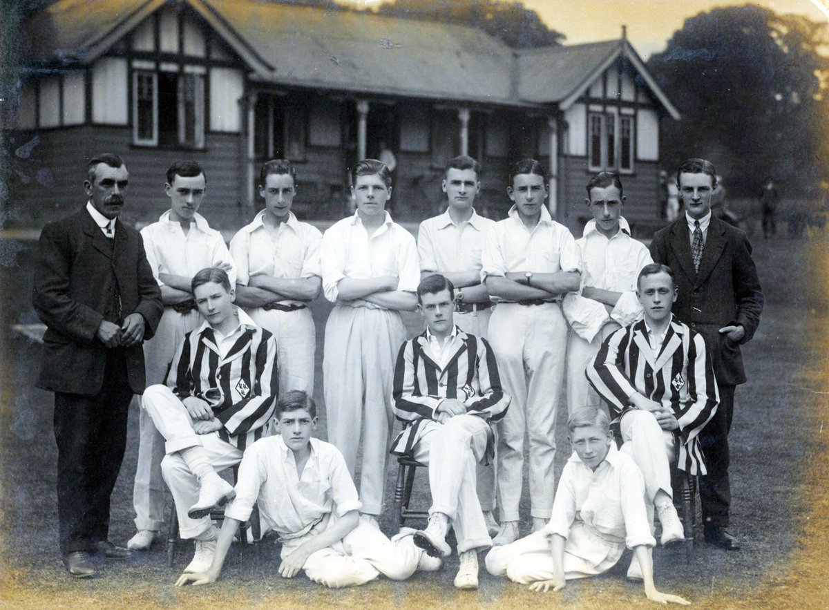 #ThankfulTuesday
We are looking forward to welcoming the widow of Archibald Pax Burgass (ON 1910-1919) & her family to @NottsHigh later on this morning.
Our #Archivist found this photograph of Pax (he's the third cricketer from the left)
#History #Community #SharedLives