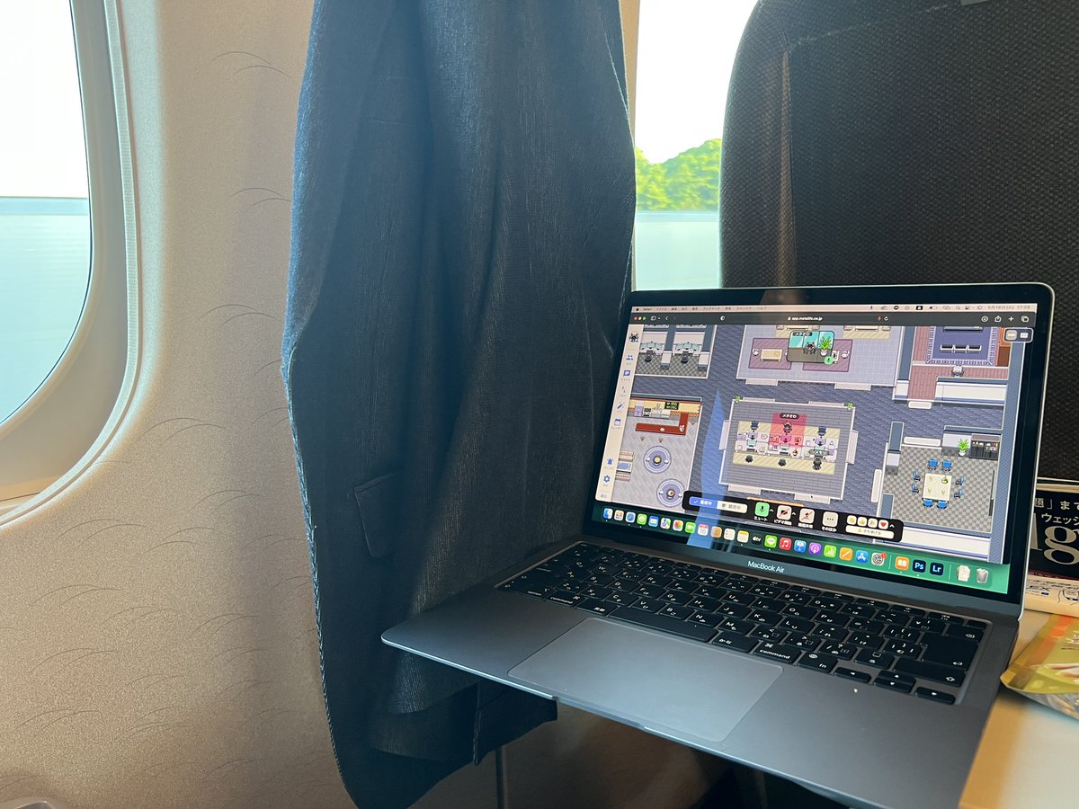 youyeah_evi's tweet photo. 東海道なう🚄💨
最近は週に6.7時間しか本社には行かず、ほぼ #Metalife  のバーチャルオフィスで完結。

コミュニケーションコストは下げられる所まで下げる。 https://t.co/9Xy9mL06tu