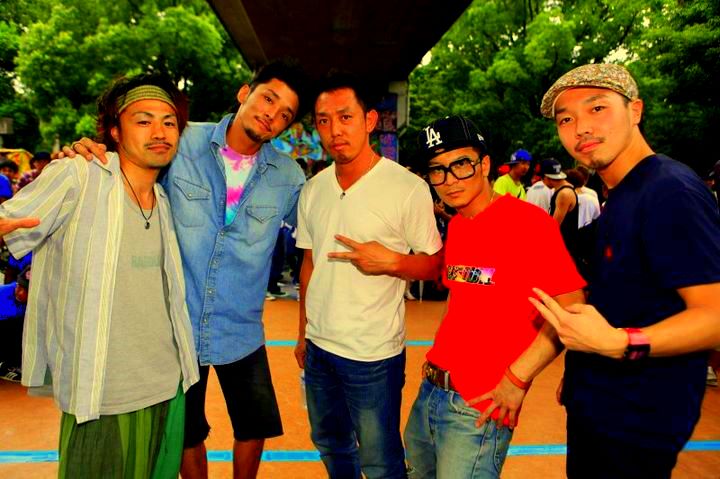 RIZMTONO's tweet photo. #懐かしい写真をUPしようの会 #回転倶楽部 #エクスコラボレーション #SOULSTYLEFAMILY
#RHYTHMSNEAKERS #BBOYPARK https://t.co/sxE7665xMe