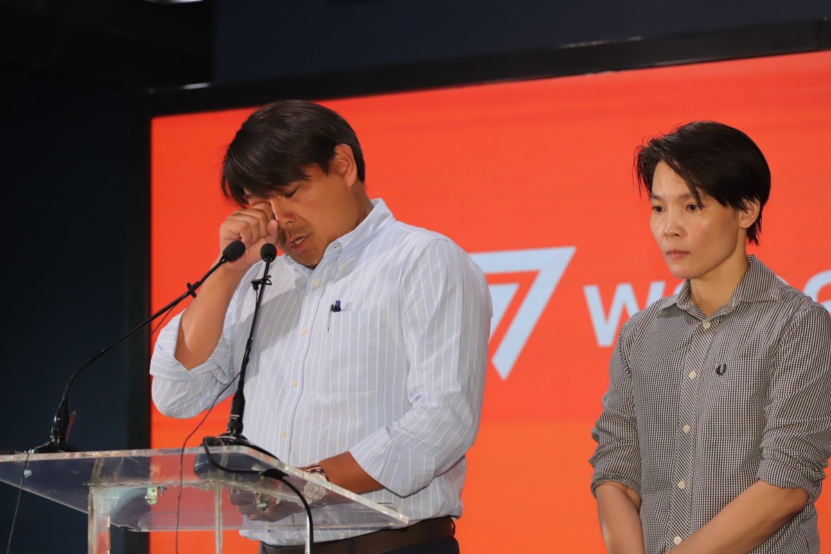 KhaosodEnglish's tweet photo. Move Forward party-list MP elect Nateepat Kulsaetsit resigning from the party Tues after she was arrested for driving while under the influence of alcohol at 2am Tues in Bangkok. She apologized to the public &amp; said it has nothing to do with MFP. (Pics P Chavalit.)
#Thailand https://t.co/tafFZj4s3F