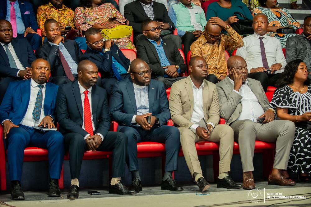 BandendeF's tweet photo. Briefing du PN et VPM Vital KAMERHE sur la Conjoncture économique.
Tous les cadres et autorités du parti unis et rangé derrière le SG Billy Kambale étaient présents pour soutenir leurs leaders Vital KAMERHE. Bomoko nde makambo. https://t.co/UrzjMYOhsT
