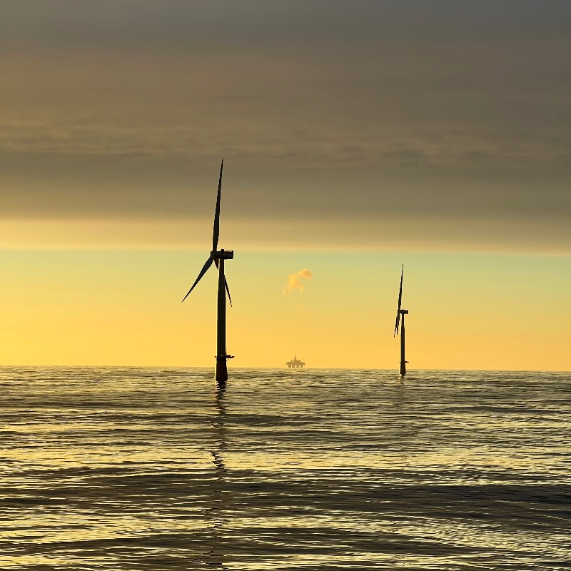 Equinor's tweet photo. Hywind Tampen is delivering power to the Snorre field! Another great milestone for the world’s largest floating offshore wind park, following first power to the Gullfaks field in 2022 💨
Thanks to our partners #Petoro, @omv, #VårEnergi, @wintershalldea & #INPEXIdemitsu.