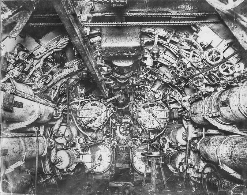 PhilipKAllan's tweet image. Forward Torpedo compartment of WW1 submarine U110. She was sunk by RN destroyers in 1918 in shallow water and subsequently raised.

If you have every wondered how a U-boat fires a torpedo this photo should make it clear.

#RoyalNavy #GermanNavy #NorthSea