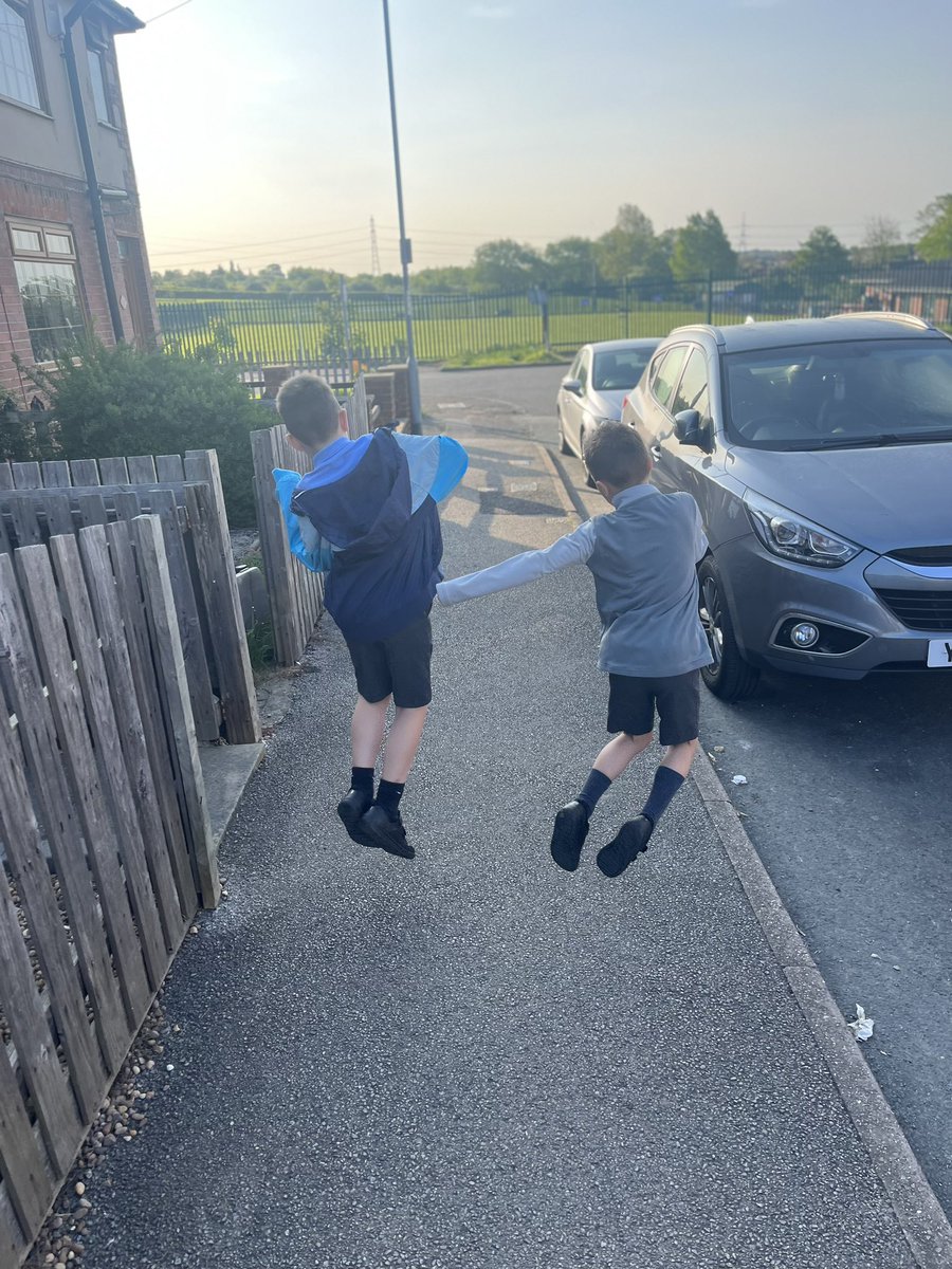 Donskeee's tweet photo. @MPSClass4 @MPSClass5 day 2 of walk to school week ✅ no wildlife spotting this morning but lots of fun in the sun 😬😎☀️ https://t.co/g1cKSU9oqj