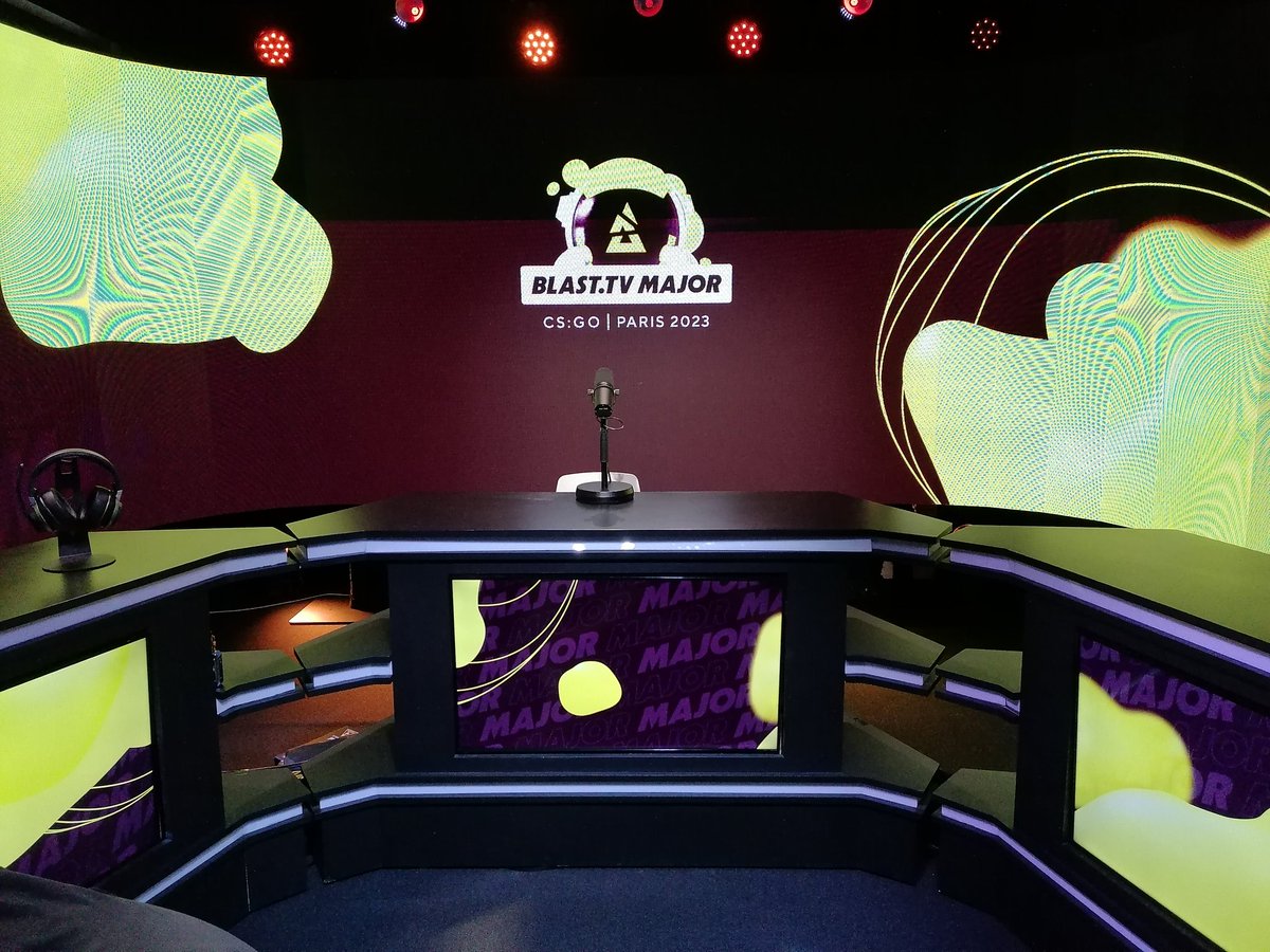 JawedCS's tweet photo. Ce matin on a rassemblé sur le plateau tous les casters qui ont validé leur pickem 👌 https://t.co/d4q62O7AiM