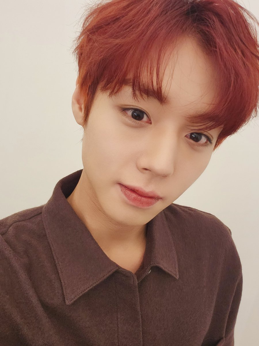 Park_Jihoon_twt's tweet photo. [💾] 셀카찍는 체리 실존 ! 🍒 🤳

#마리끌레르 
#PARKJIHOON #박지훈 https://t.co/oMfCKaPSIz