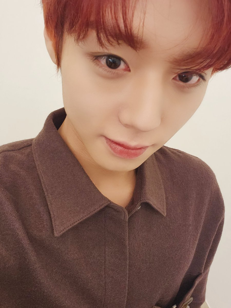 Park_Jihoon_twt's tweet photo. [💾] 셀카찍는 체리 실존 ! 🍒 🤳

#마리끌레르 
#PARKJIHOON #박지훈 https://t.co/oMfCKaPSIz