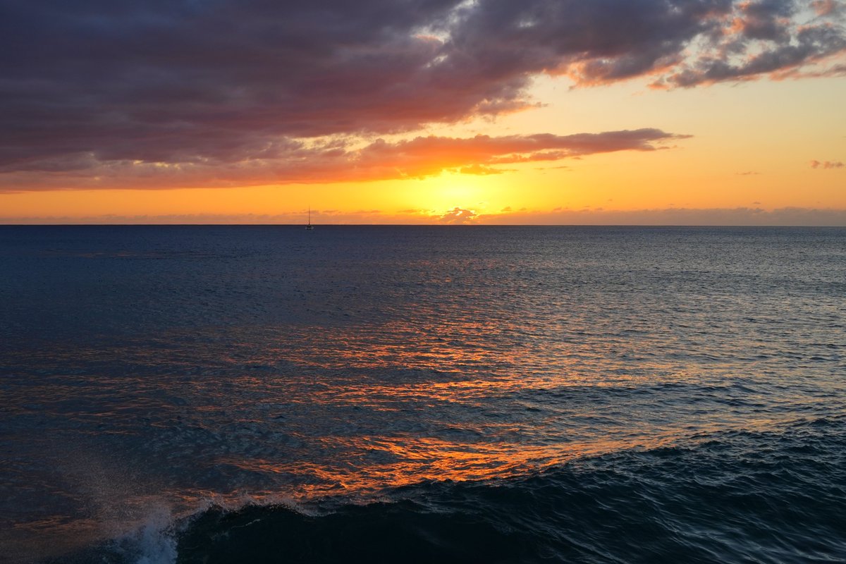 Chasing sunsets in Oahu. This time, on the west side of the island! 🌅🌈🌴🌊 #Hawaii #travel #visitHawaii #exploreHawaii #OahuHawaii #Oahu #sunset #HawaiianSunset #SonyAlpha #Tamron #SonyA7 #SonyA7IV #SonyAlphaWorld #WaianaeHawaii