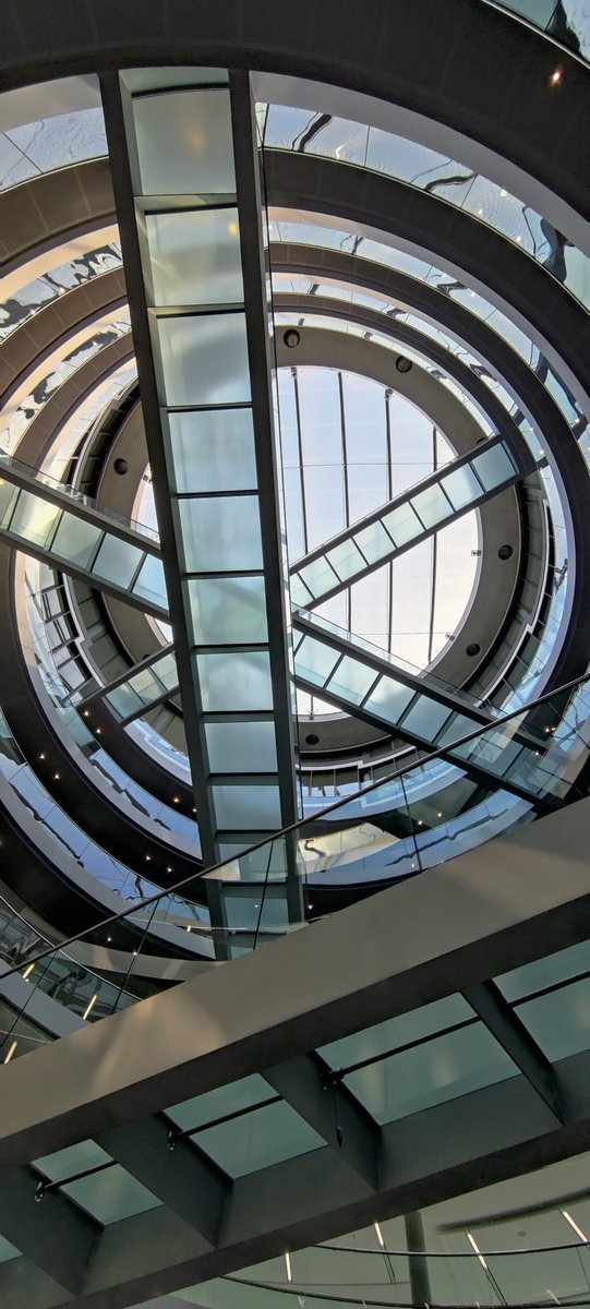 In the spiral of 🧬 ☺️
#EMBLChromatin week mode 🔛