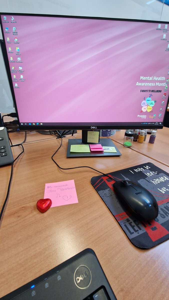 smilingPamPam's tweet photo. Come sono quando spiego un lavoro ai miei colleghi? Un caporale è più magnanimo, non tollero disattenzioni...e poi loro mi fanno sciogliere regalandomi i cioccolatini a forma di cuoricino!🫡🥰❤️
#WorkInLab https://t.co/i3m9AzC1hs