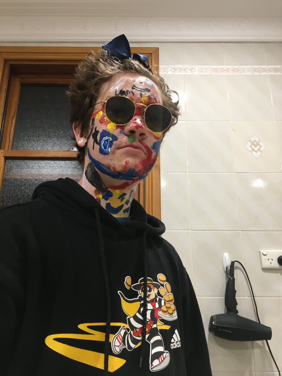 damagedpickle's tweet photo. @ghostdrinkssoda pop off https://t.co/nHGaHULmvm