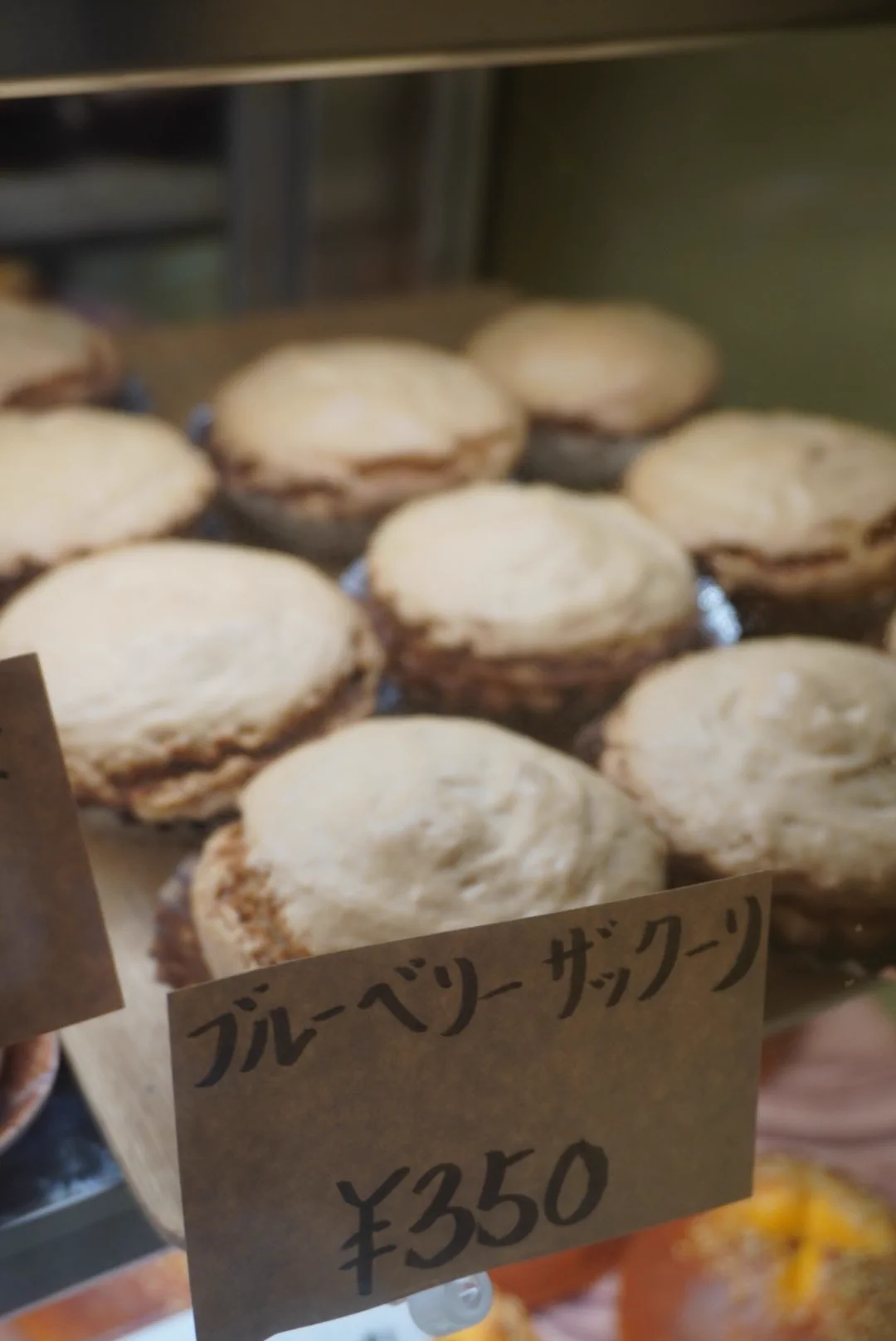 定休日に好きなお菓子を作って売っているケーキ屋さん。定休日とは...？！