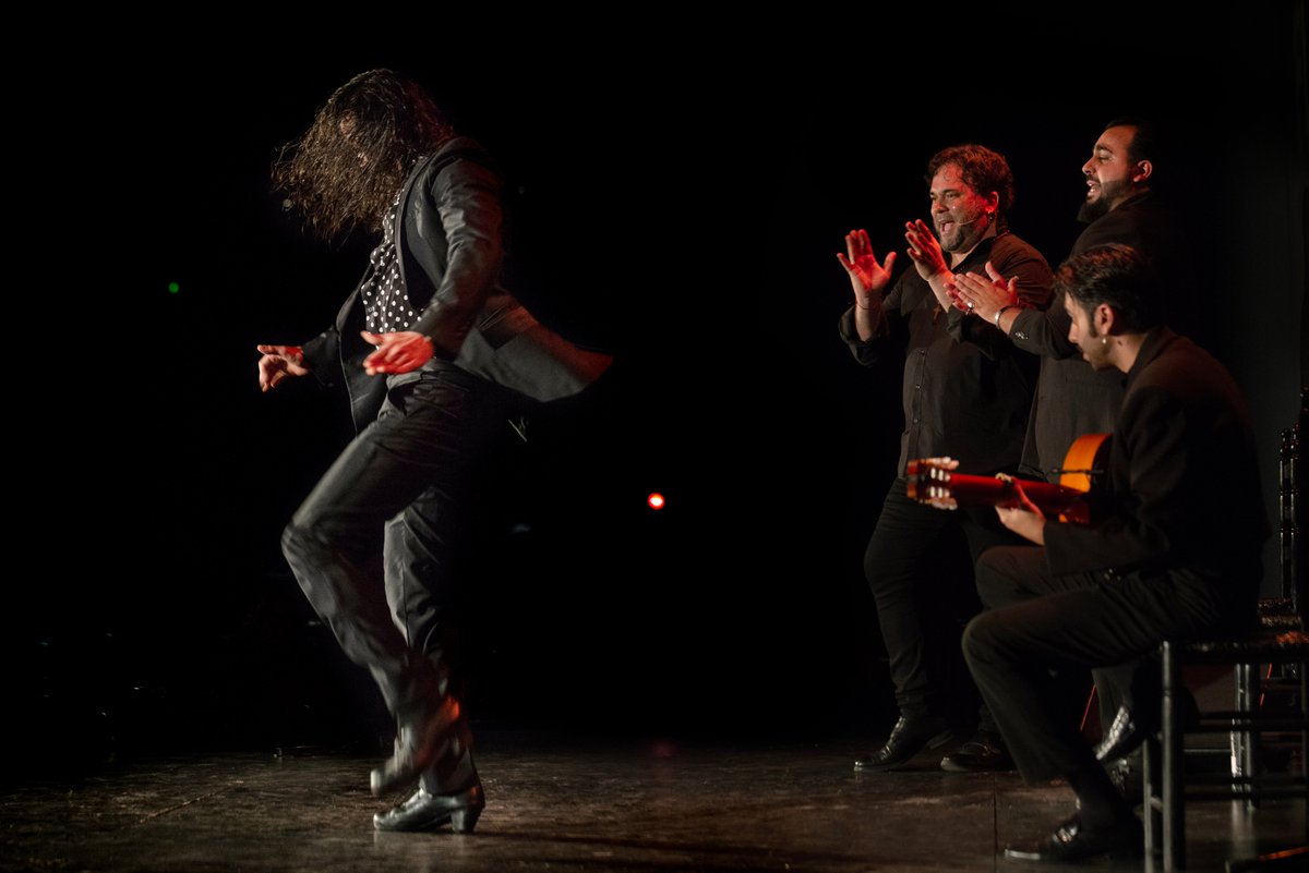 SOLANAEntertai's tweet photo. Como cada actuación, nuestro compañero y artista de la imagen Juanlu Vela, inmortaliza la esencia del arte en pequeños fragmentos de "Maya" con un José Maya pletórico.
#elflamencodelasempresas #FlamencoReal #teatrorealmadrid #teatroreal @Teatro_Real #arte #josemaya #juanluvela https://t.co/lR1WaqEsxA