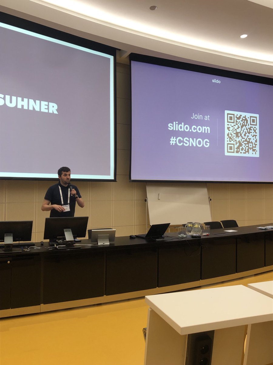 CSNOG_EU's tweet image. #CSNOG2023 zahájen! Ondřej Caletka odstartoval 5. komunitní setkání nejen českých a slovenských síťařů. #CSNOG #NOG #spravcisiti #cesko #slovensko #Zlin