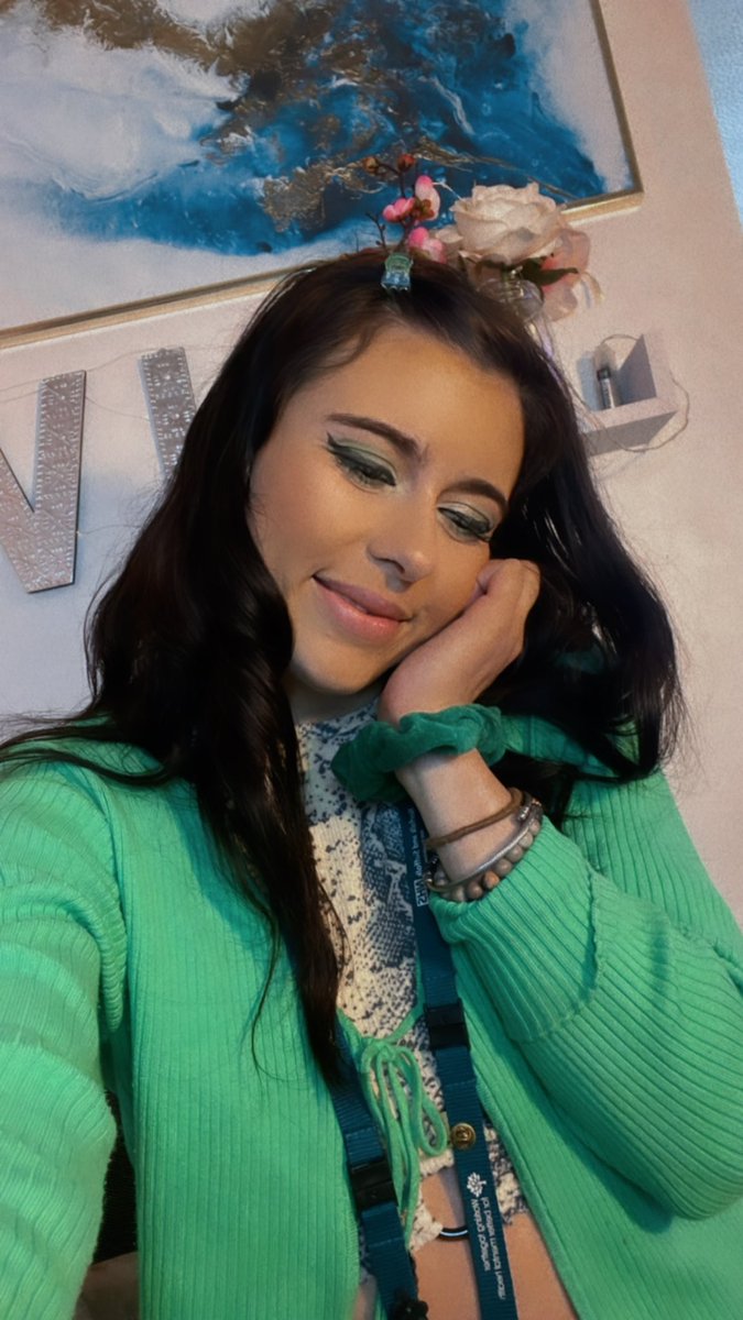 LivmartinezNsft's tweet photo. Wearing green at work today to support Huntingtons Disease Awareness Month🧬💚 #Nsft #PeerSupportWorker #HuntingtonsDisease #TeamHda #Hdyo #HDAwarenessMonth #Participation #WorkingTogether https://t.co/FBmoDVWshl