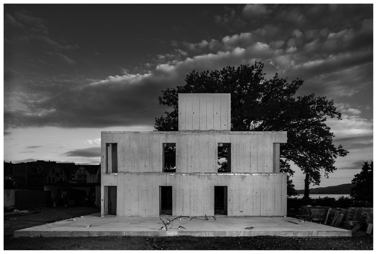 Conférence de Tibor LAMOTH (ETH-Zürich) -ESSAIS-ERREURS. Récentes architectures soutenables en Suisse alémanique. Ce soir 16/5 à 19h, Auditoire SUD01 à LLN

#UCLouvain #LOCI #architecture Atelier #synthese

uclouvain.be/fr/facultes/lo…