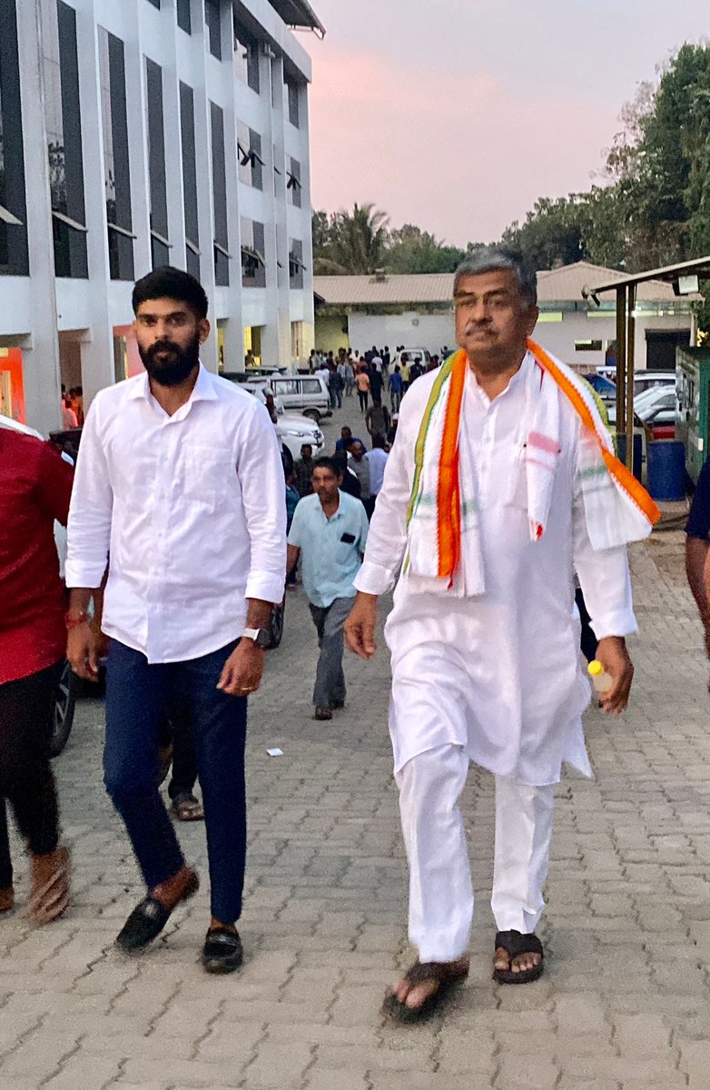 ankith_kateel's tweet photo. Bk hariprasad For Home Minister 

@HariprasadBK2  ✨💥

#Next_Home_minister 
#BKhariprasad
#DCM_BKhariprasad @HariprasadBK2  

@kcvenugopalmp @RahulGandhi @rssurjewala @anvith_kateel https://t.co/XxLehanEbn