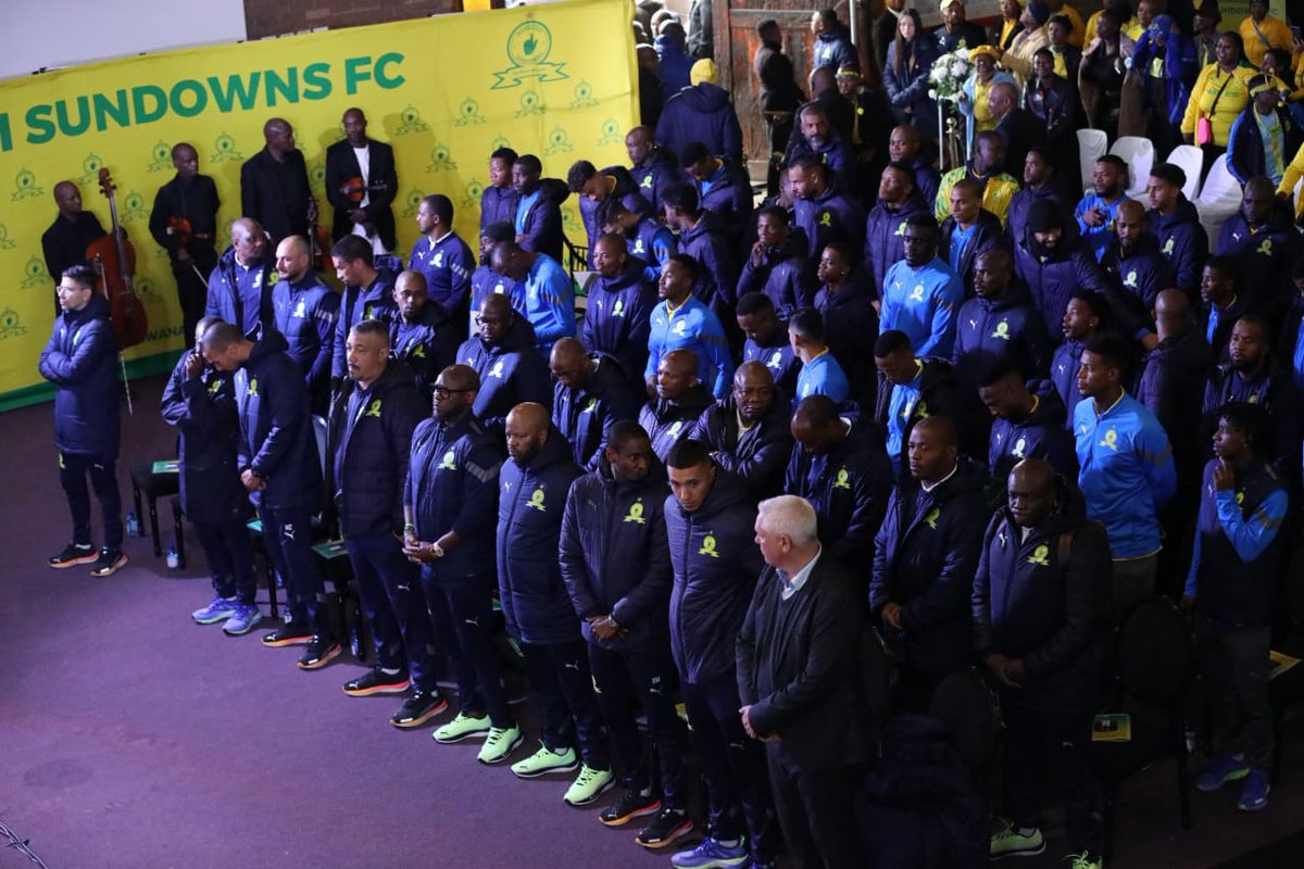 Sowetan1981's tweet photo. #MamelodiSundowns players attending the funeral of Bra Alex #Goldfinger Shakoane.

Photo: Veli Nhlapo/@SowetanLIVE

#BraAlex 
#AlexShakoane 
#SowetanLIVE 
#SowetanSports https://t.co/nFiVvIqnEH