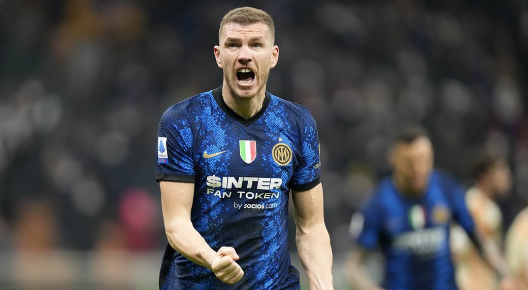 theshirtinabox's tweet photo. Champions League GIVEAWAY TONIGHT 😍😍

If Dzeko or Giroud scores ANYTIME tonight in the Inter v Milan Champions League game then we will giveaway one of mystery boxes to one lucky person! 

How to enter 👇

🐥 retweet this tweet 
👋 follow us 

Best of luck! 🤞 https://t.co/IRLc2tvc8t