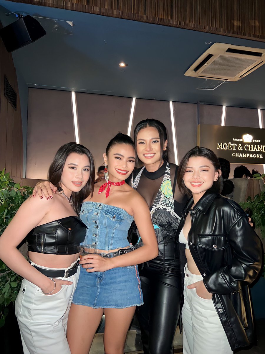 WardReinalyn's tweet photo. Nice meeting you two! 🏳️🌈🏳️🌈
#Wardreinalyn #Warlio #Wardfam #WardtheButterfly #Thoccycle1 #Thehouseofcollab https://t.co/ierk11XNny