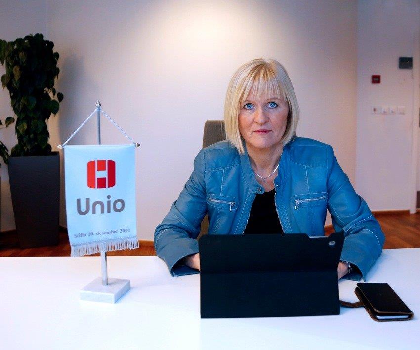 UnioNorge's tweet photo. - Det er nokre skumle skyer på den økonomiske himmelen. Likevel er det all grunn til å feire 17. mai i bygd og by, landet rundt. Lat oss møtast til folkefest for demokratiet. Gratulerer med dagen! https://t.co/NRFKtWn5Yx @RagnhildLied #17mai #TBU #revidert https://t.co/b9HXTV4AEs