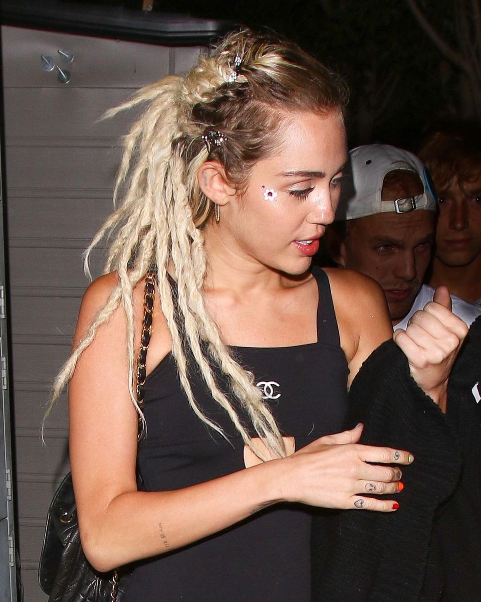 MileyCyrusMC69's tweet photo. September 3,2015: Miley at nightclub in West Hollywood.

#miley #instagram #mileycyruscandids #california #hollywood #losangeles #celebrity
@MileyCyrus https://t.co/vhk8quZhfD
