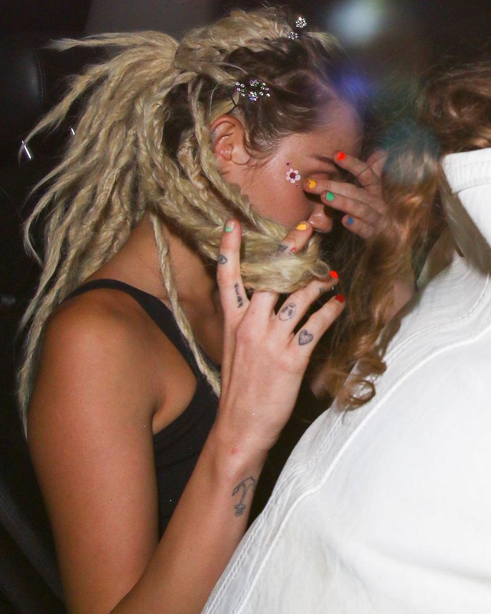 MileyCyrusMC69's tweet photo. September 3,2015: Miley at nightclub in West Hollywood.

#miley #instagram #mileycyruscandids #california #hollywood #losangeles #celebrity
@MileyCyrus https://t.co/vhk8quZhfD