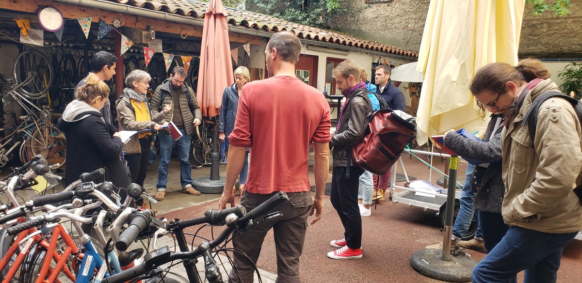 Aujourd'hui et demain, nous formons une dizaine de personnes sur la création d'une maison du vélo, sur place avec La Maison du Vélo Toulouse, @AGIRtransport et @Villescyclables