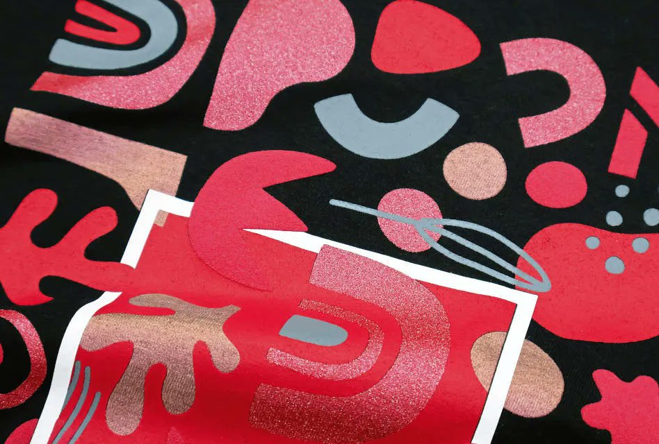 ImagesMagUK's tweet photo. In our May issue, the team at @MagnaColours reveal how they used multiple special effects inks to create this unique #screenprint celebrating the #PantoneColouroftheYear2023 #VivaMagenta! https://t.co/WkWadhQIRD #screenprinting #Pantone #screenprinted #garmentprinting #print https://t.co/EOvVnZMtpF